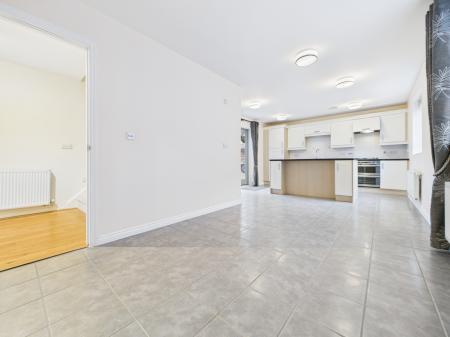 5 bedroom Detached house to let in Mailing Way, Limes Park, Basingstoke, RG24