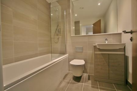 2 bedroom Flat to let in Churchill Place, Churchill Way, Basingstoke, RG21