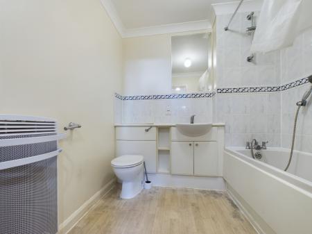 2 bedroom Flat to let in Crown Heights, Alencon Link, Basingstoke, RG21