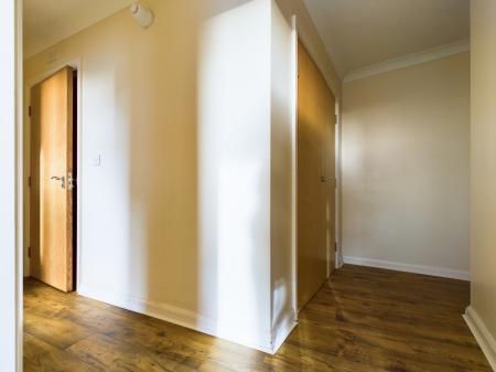 2 bedroom Flat to let in Crown Heights, Alencon Link, Basingstoke, RG21
