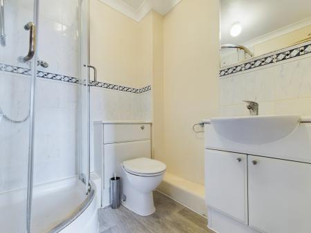 2 bedroom Flat to let in Crown Heights, Alencon Link, Basingstoke, RG21