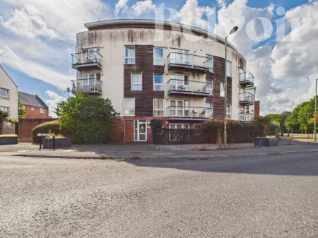 1 bedroom Flat for sale in Edmund Court, Basingstoke, RG24