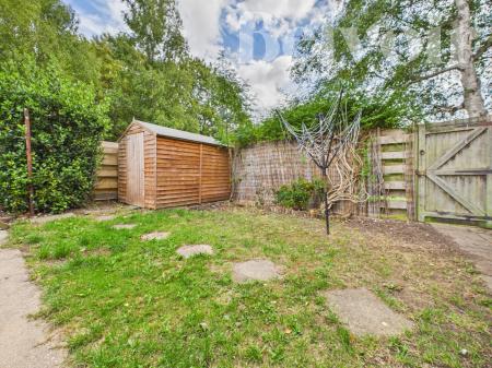 3 bedroom End of terrace house to let in Culver Road, Kings Furlong, Basingstoke, RG21