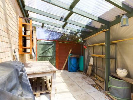 3 bedroom Semi-detached house to let in Woodlands, Chineham, Basingstoke, RG24