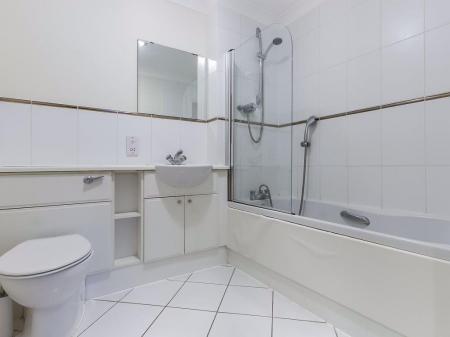 2 bedroom Flat to let in Crown Heights, Alencon Link, Basingstoke, RG21