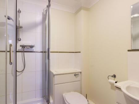 2 bedroom Flat to let in Crown Heights, Alencon Link, Basingstoke, RG21