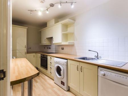 2 bedroom Flat to let in Crown Heights, Alencon Link, Basingstoke, RG21
