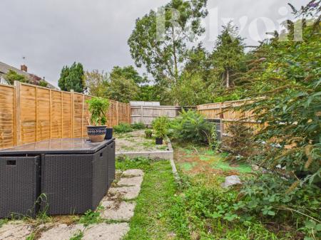 2 bedroom Flat for sale in Elizabeth Road, Basingstoke, RG22