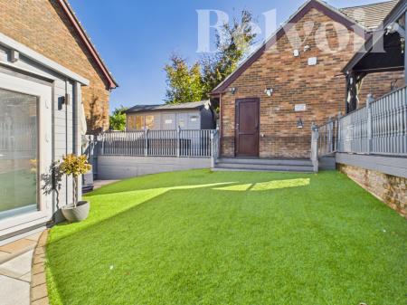 4 bedroom Detached house for sale in Heritage Park, Basingstoke, RG22