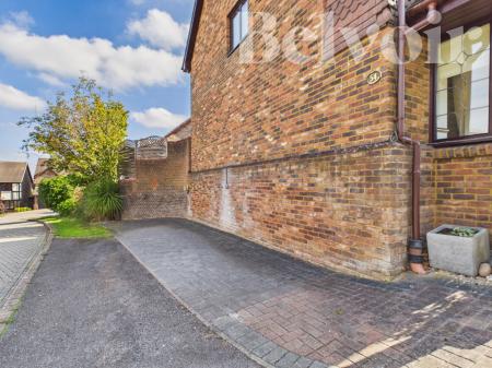 4 bedroom Detached house for sale in Heritage Park, Basingstoke, RG22