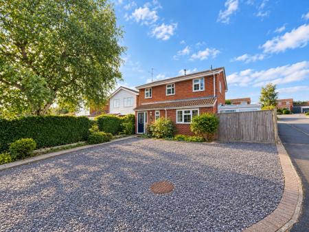 3 bedroom Detached house for sale in Well Close, North Waltham, RG25