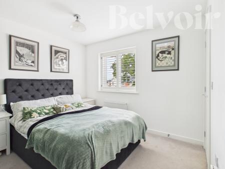 3 bedroom Semi-detached house for sale in Deanlands Farm Way, Hook, RG27
