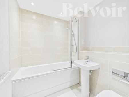3 bedroom Semi-detached house for sale in Deanlands Farm Way, Hook, RG27