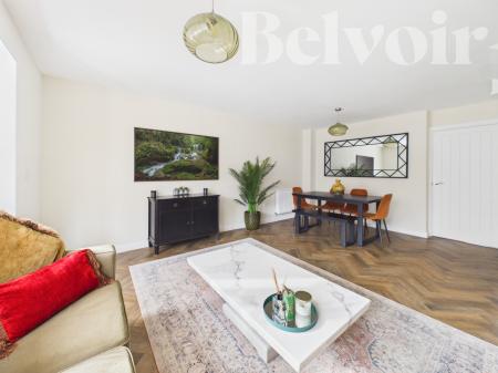 3 bedroom Semi-detached house for sale in Deanlands Farm Way, Hook, RG27