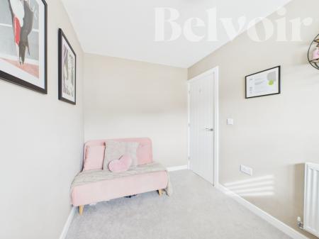 3 bedroom Semi-detached house for sale in Deanlands Farm Way, Hook, RG27