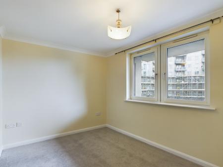 2 bedroom Flat to let in Crown Heights, Alencon Link, Basingstoke, RG21