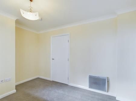 2 bedroom Flat to let in Crown Heights, Alencon Link, Basingstoke, RG21