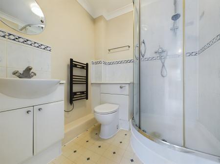 2 bedroom Flat to let in Crown Heights, Alencon Link, Basingstoke, RG21
