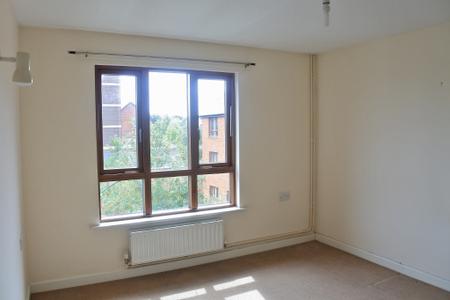 1 bedroom Flat to let in Oakridge Road, Oakridge, Basingstoke, RG21