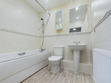 2 bedroom Flat to let in Richards Field, Chineham, Basingstoke, RG24