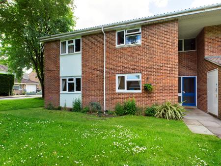 1 bedroom Flat for sale in Glamis Close, Oakley, Basingstoke, RG23