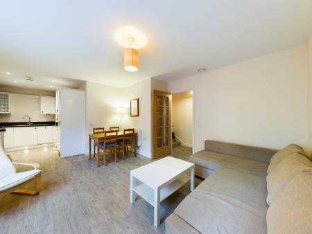 1 bedroom Flat to let in Central Point, Feathers Lane