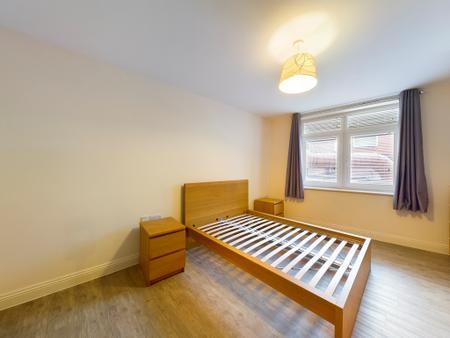 1 bedroom Flat to let in Central Point, Feathers Lane
