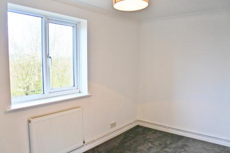 2 bedroom Terraced House to let in Blackberry Walk, Lychpit, Basingstoke, RG24