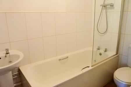 2 bedroom Terraced House to let in Blackberry Walk, Lychpit, Basingstoke, RG24