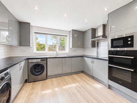 4 bedroom Detached house for sale in The Brackens, Basingstoke, RG22