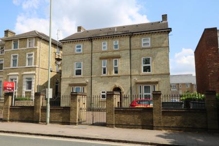 1 bedroom Flat to let in Ashburnham Road, Bedford, MK40