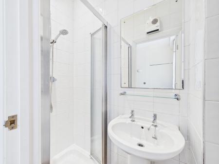 1 bedroom Flat to let in Ashburnham Road, Bedford, MK40