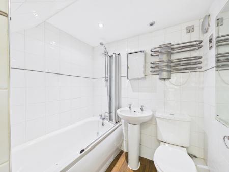 1 bedroom Flat to let in Ashburnham Road, Bedford, MK40