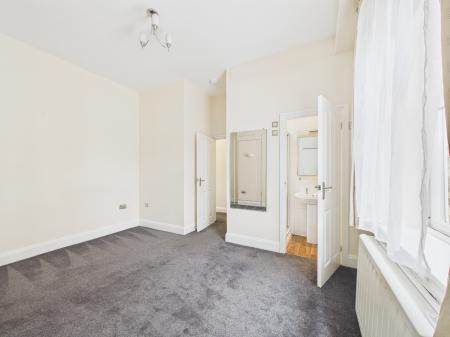 1 bedroom Flat to let in Ashburnham Road, Bedford, MK40
