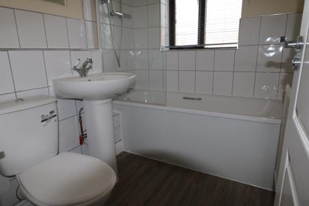 2 bedroom Terraced House to let in Dynevor Close, Bromham, Bedford, MK43