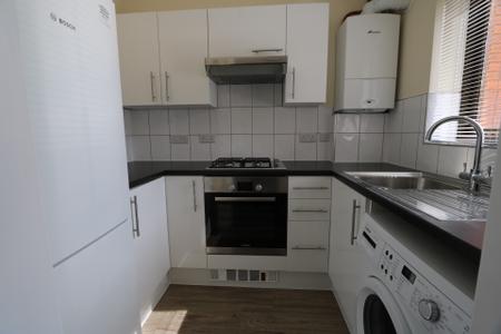 2 bedroom Terraced House to let in Dynevor Close, Bromham, Bedford, MK43