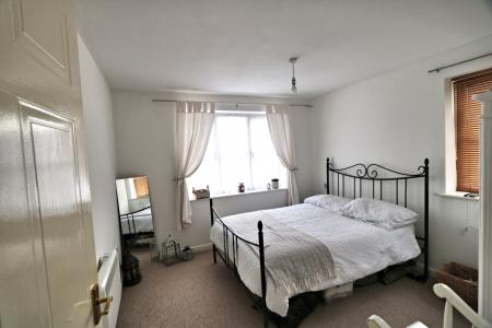 2 bedroom Flat for sale in Gillespie Close, Bedford, MK42