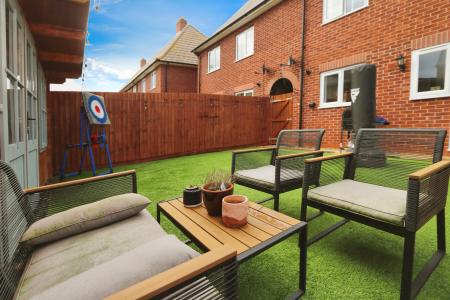 3 bedroom Terraced House for sale in Honey Quest, Stewartby, MK43