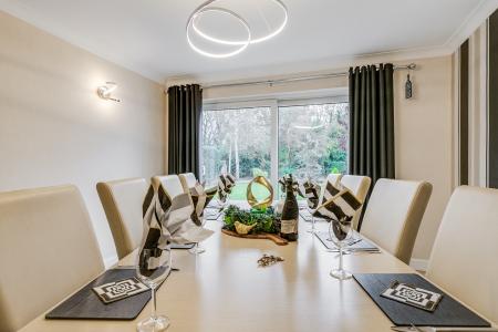 5 bedroom Detached house for sale in Parkstone Close, Bedford, MK41