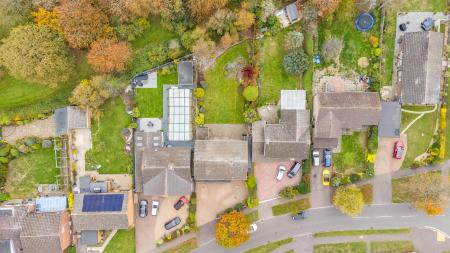 5 bedroom Detached house for sale in Parkstone Close, Bedford, MK41