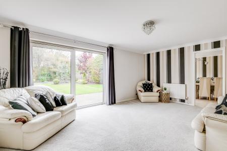 5 bedroom Detached house for sale in Parkstone Close, Bedford, MK41