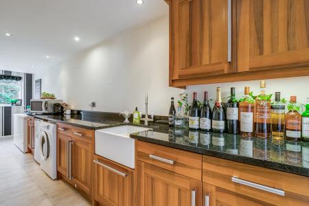 5 bedroom Detached house for sale in Parkstone Close, Bedford, MK41