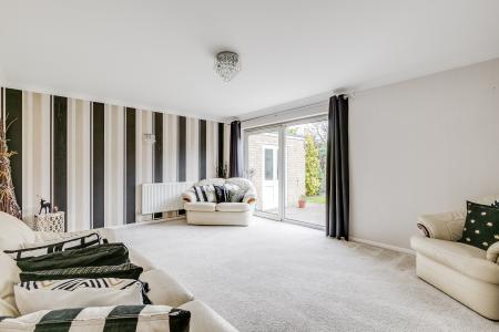 5 bedroom Detached house for sale in Parkstone Close, Bedford, MK41