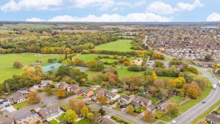 5 bedroom Detached house for sale in Parkstone Close, Bedford, MK41