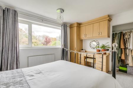 5 bedroom Detached house for sale in Parkstone Close, Bedford, MK41