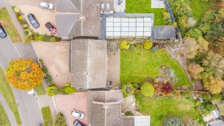 5 bedroom Detached house for sale in Parkstone Close, Bedford, MK41