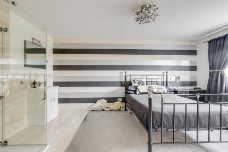 5 bedroom Detached house for sale in Parkstone Close, Bedford, MK41