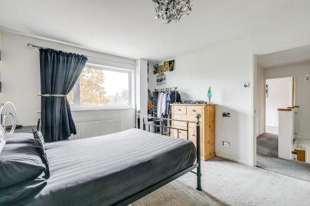 5 bedroom Detached house for sale in Parkstone Close, Bedford, MK41