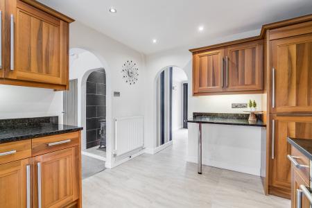 5 bedroom Detached house for sale in Parkstone Close, Bedford, MK41