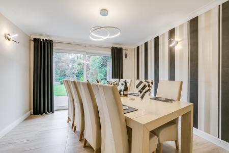 5 bedroom Detached house for sale in Parkstone Close, Bedford, MK41